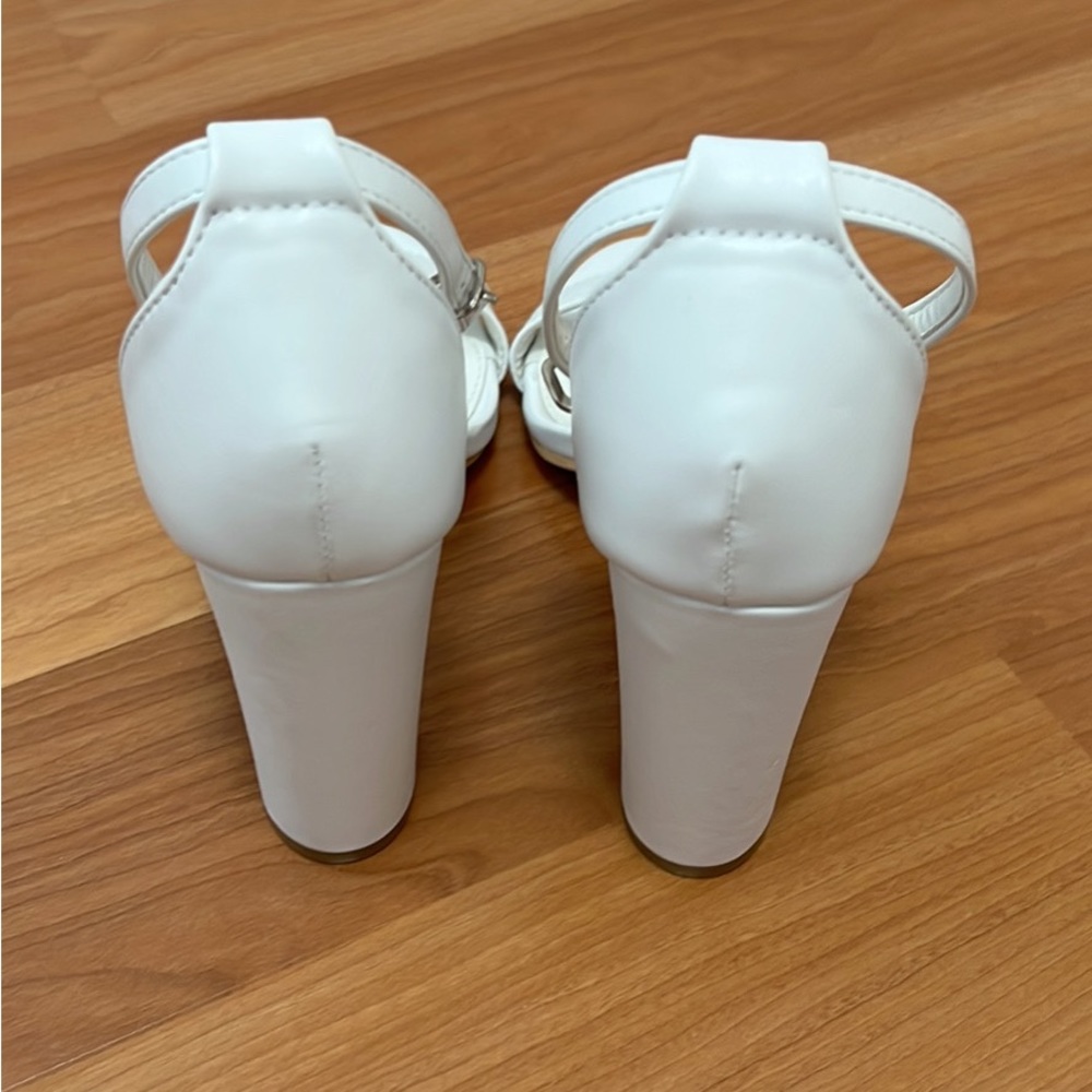 White heels - Picture 5 of 5